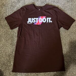 Nike Men's Just Do It Graphic Tee Size Small Colorful Slanted Stripe